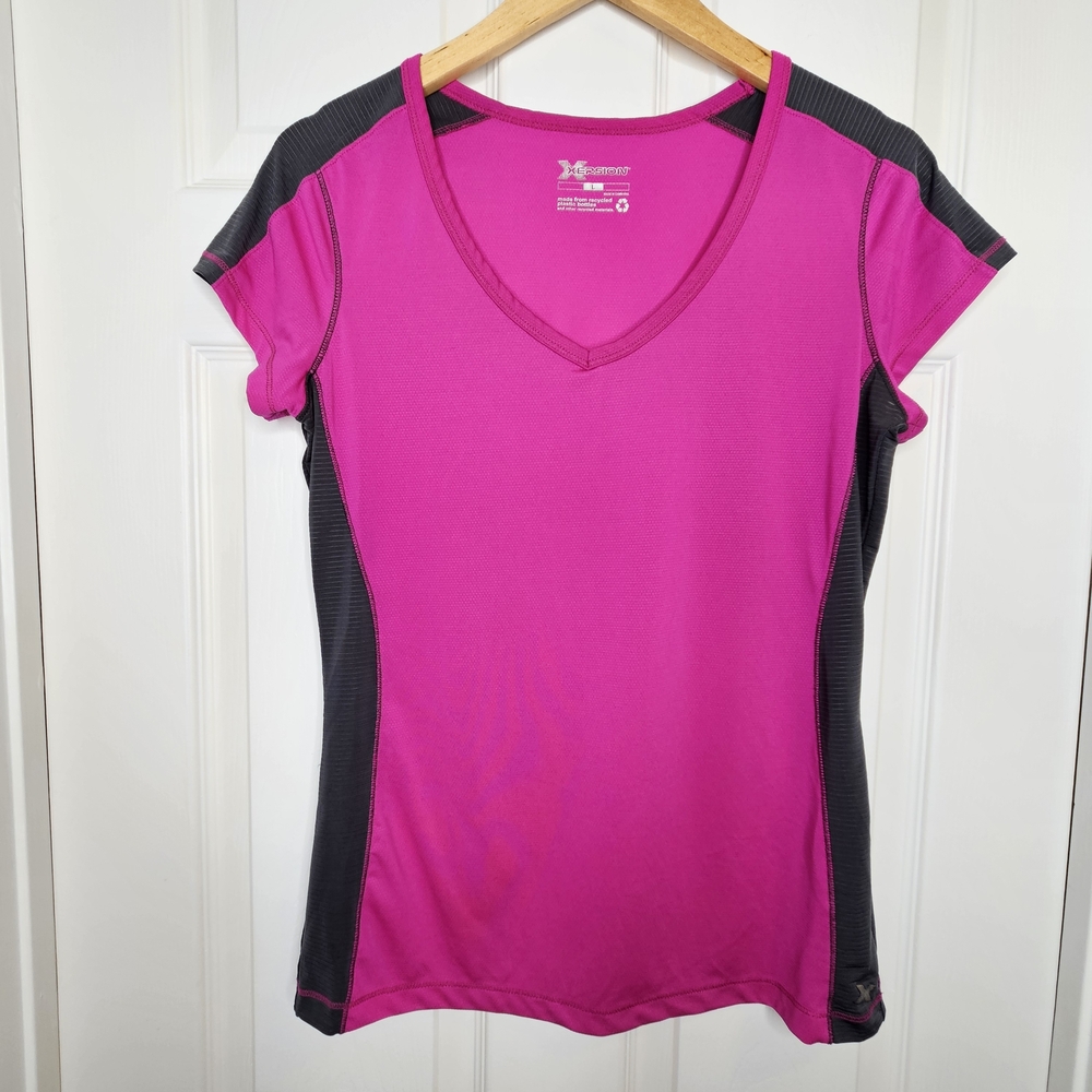 NWOT Xersion Women's Athletic T-Shirt V-Neck Size L Magenta Gray Active Tee